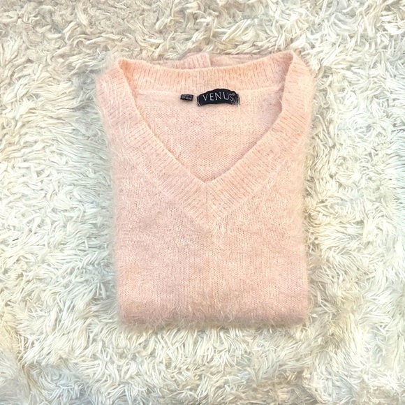VENUS  Fuzzy Soft Light Pink V-neck Sweater-Size M - Picture 1 of 2